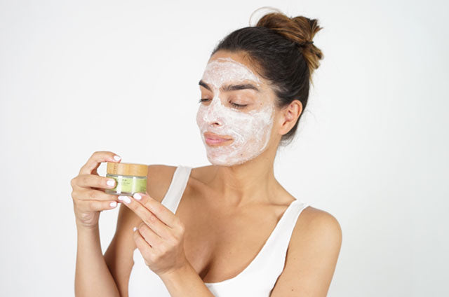 Mascarilla facial exfoliante de té verde, aguacate y aloe vera
