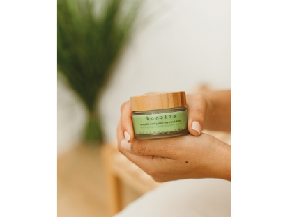 Mascarilla facial exfoliante de té verde, aguacate y aloe vera