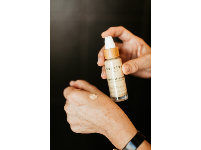 Crema retinal antimanchas y antiarrugas